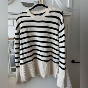 GAP 24/7 Split-Hem Crewneck Sweater